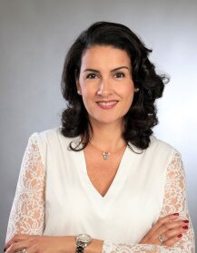 Portrait Prof. Dr. Andréa de Camargo