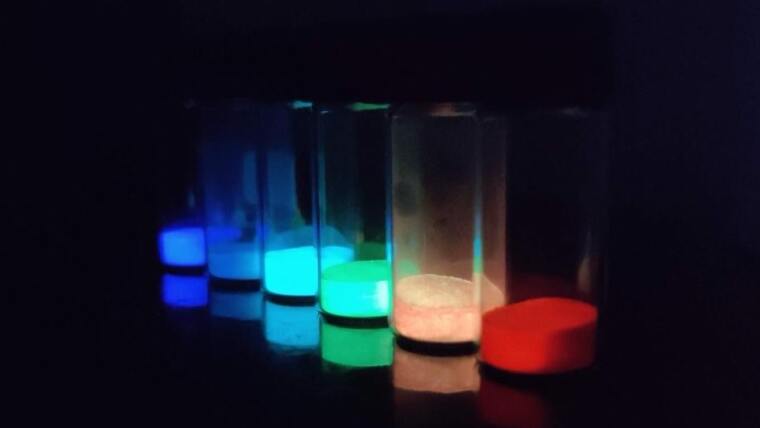 Persistent luminescence phosphors