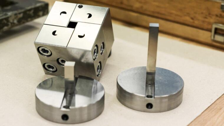 Press tool