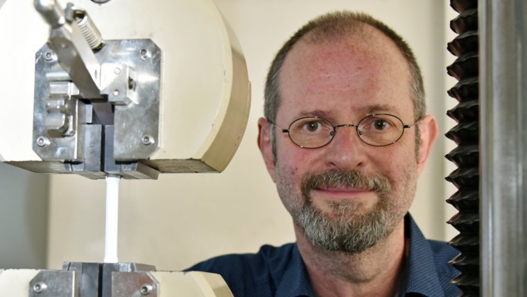 Prof. Dr. Frank A. Müller ist Professor für Oberflächen- und Grenzflächentechnologie der ...
